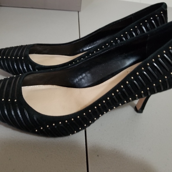 Vince Camuto  black pumps. - Picture 3 of 7